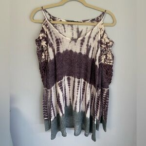T Party Lavender Tie-Dye Cold Shoulder Top Size M